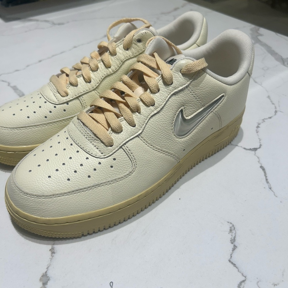 Nike Men's Cream and Silver Sneakers